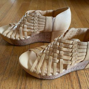 Chocolat Blu New Light Yellow Web Woven Wedge Size 6.5